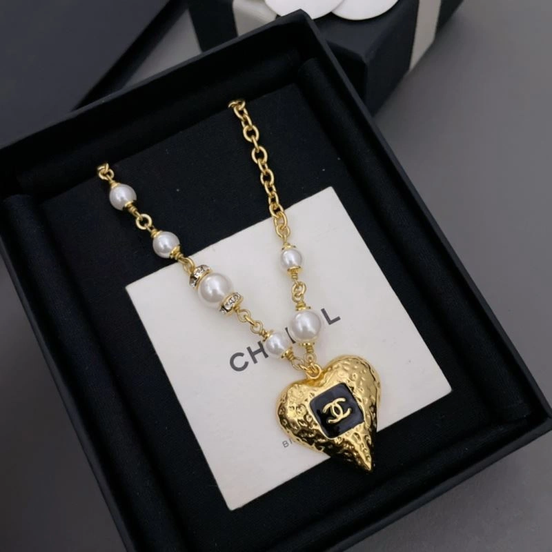 Bold Chxnxl Brooches 292370