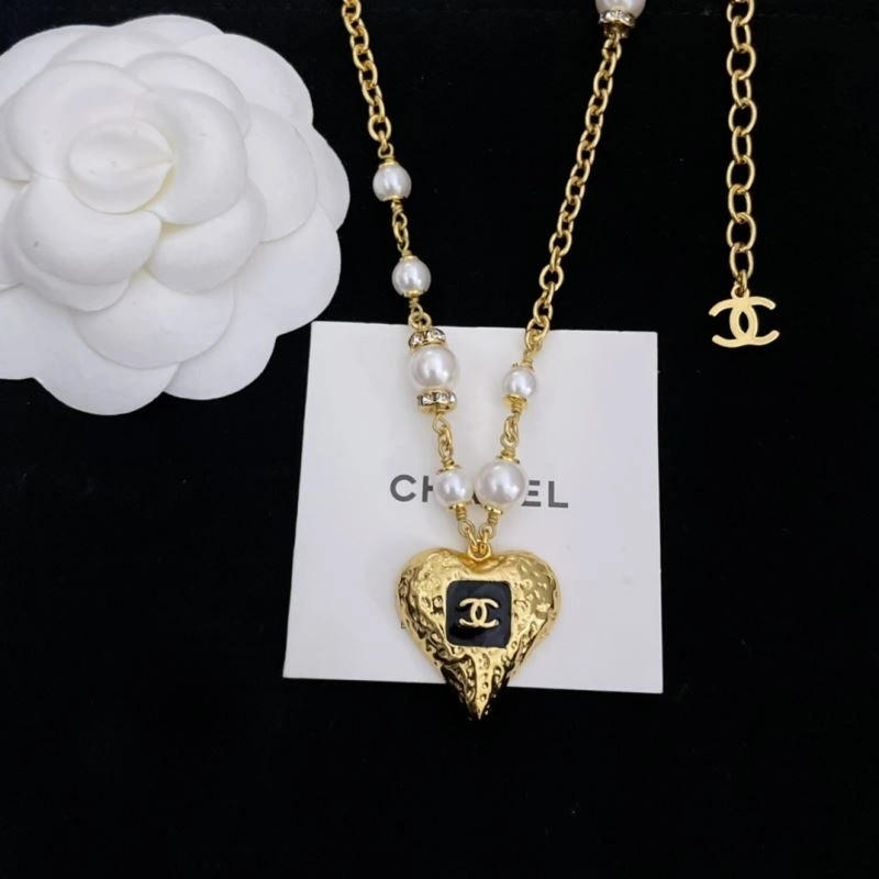 Bold Chxnxl Brooches 292370