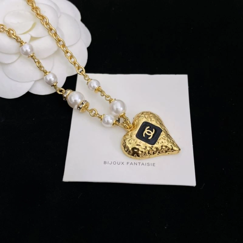 Bold Chxnxl Brooches 292370
