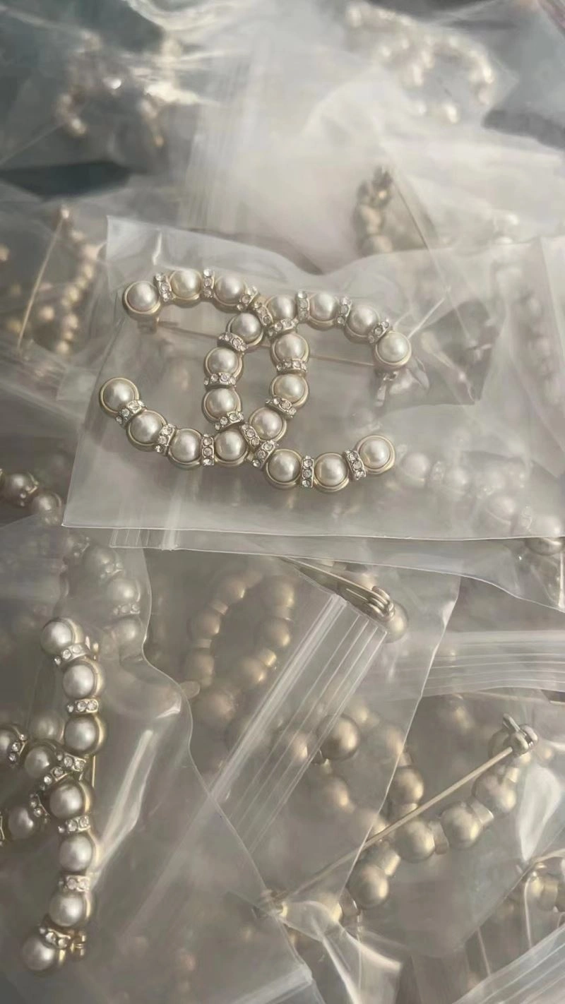 Efficient Chxnxl Brooches 292368