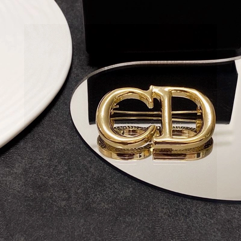 Christian Dxxr Brooches Resilient 295463