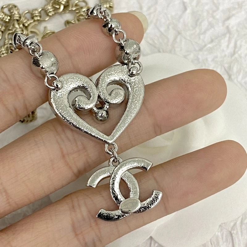 Timeless Chxnxl Brooches 292356
