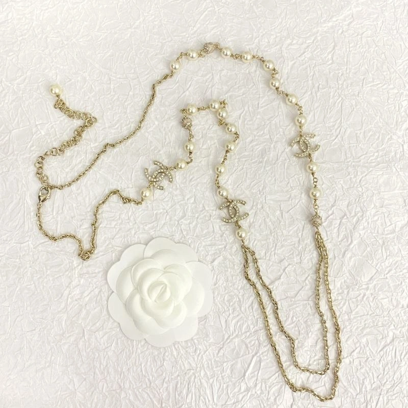 Minimalist Chxnxl Brooches 292355