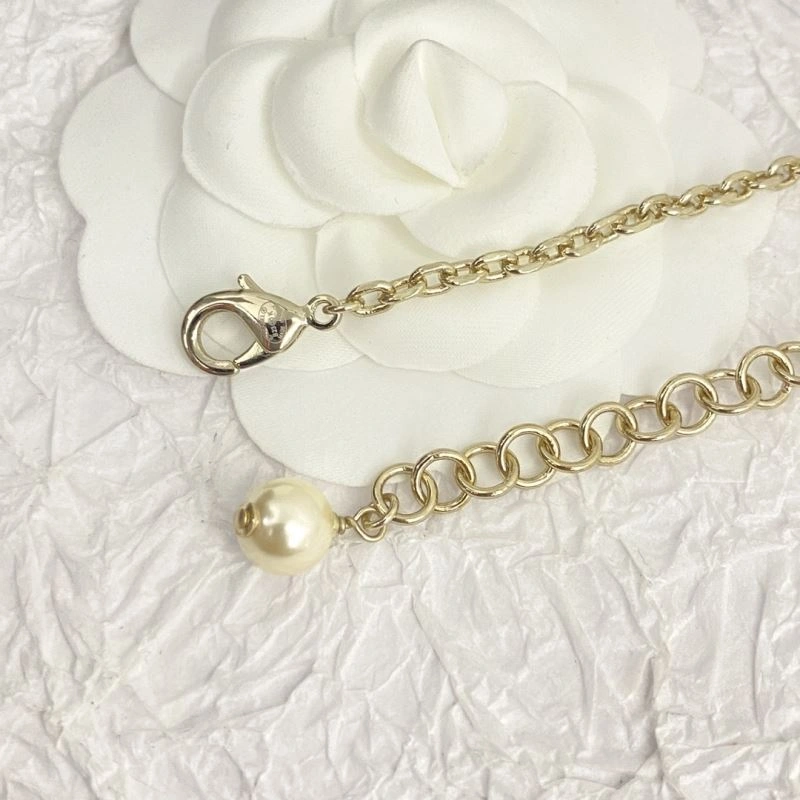 Minimalist Chxnxl Brooches 292355