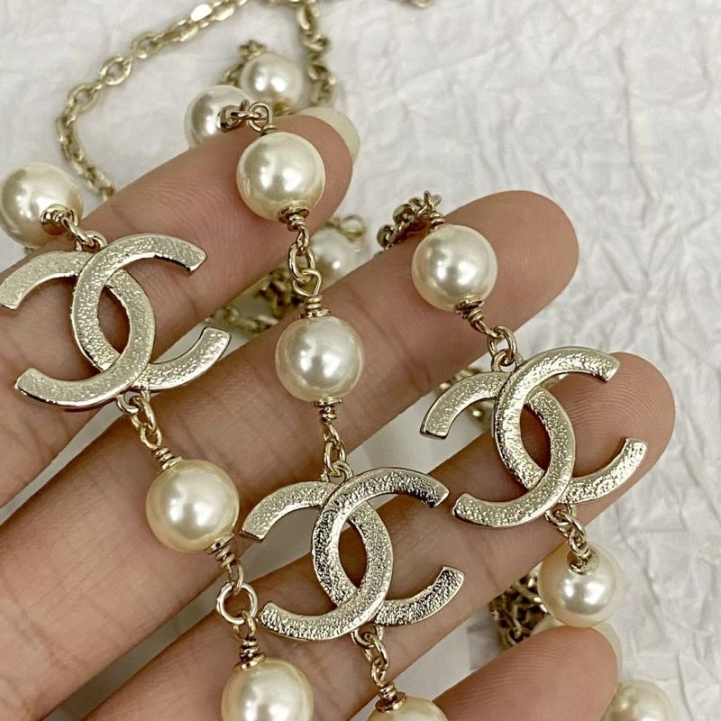 Minimalist Chxnxl Brooches 292355