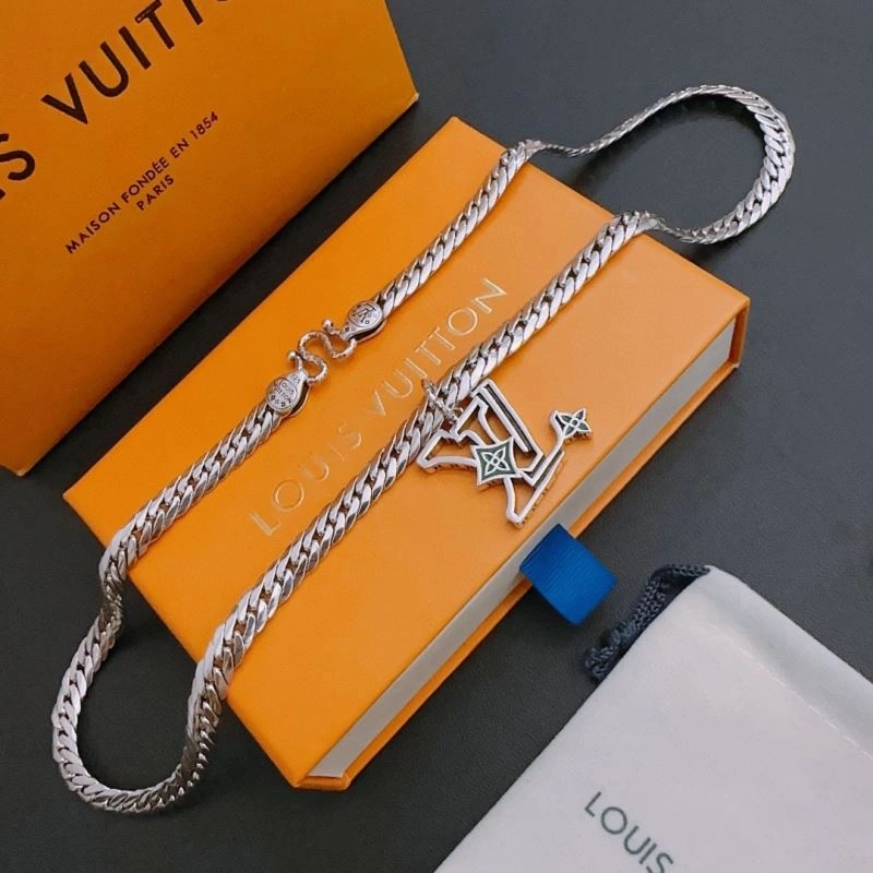 Trendsetting LX Necklaces 311375