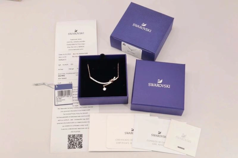 Compact Swxrxvski Necklaces 315171