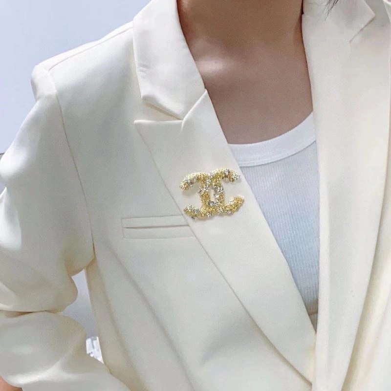 GoodFit Chxnxl Brooches 292345