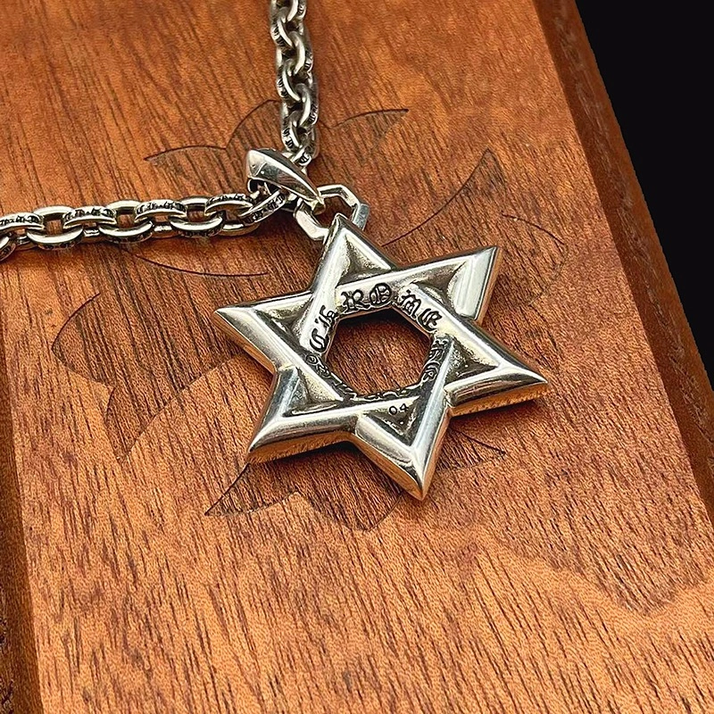 Resilient Chrxmx Hxxrts Necklaces 300551