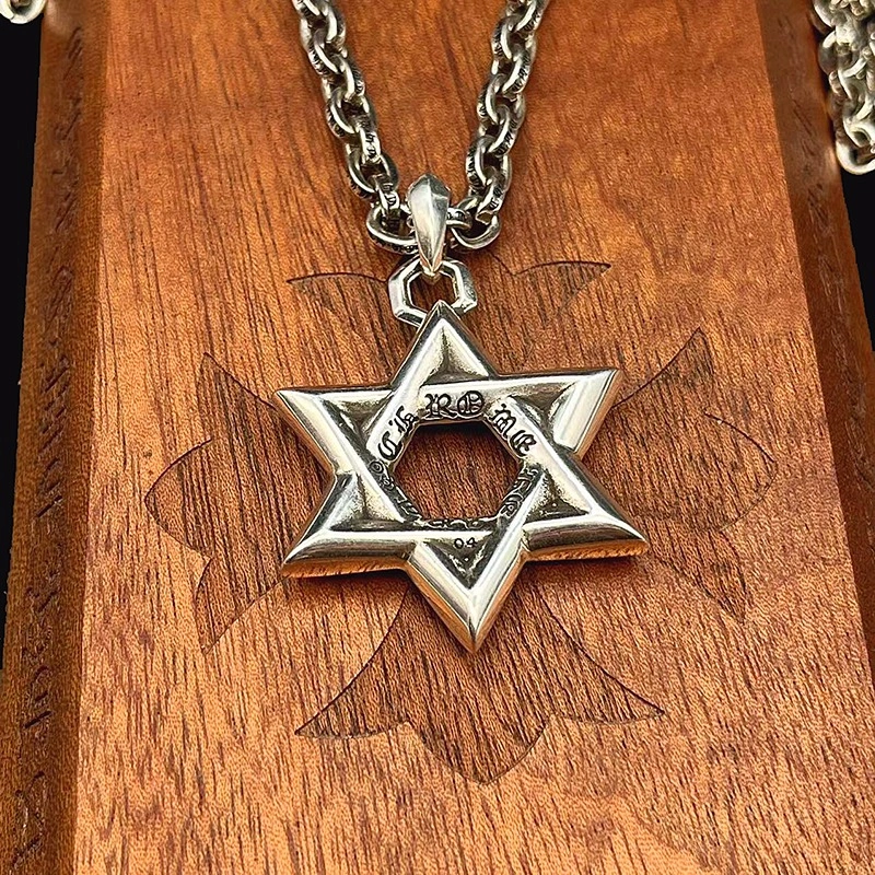 Resilient Chrxmx Hxxrts Necklaces 300551