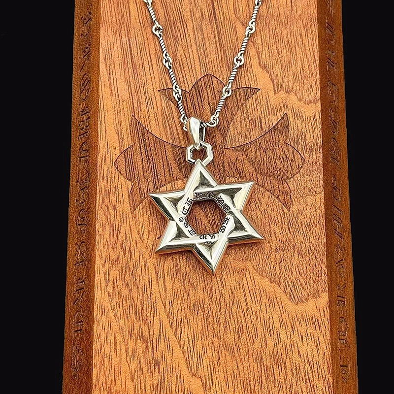 Resilient Chrxmx Hxxrts Necklaces 300551