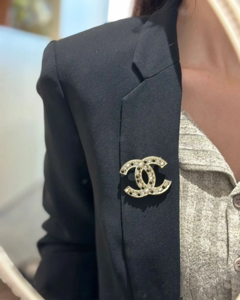 NewStyle Chxnxl Brooches 292333