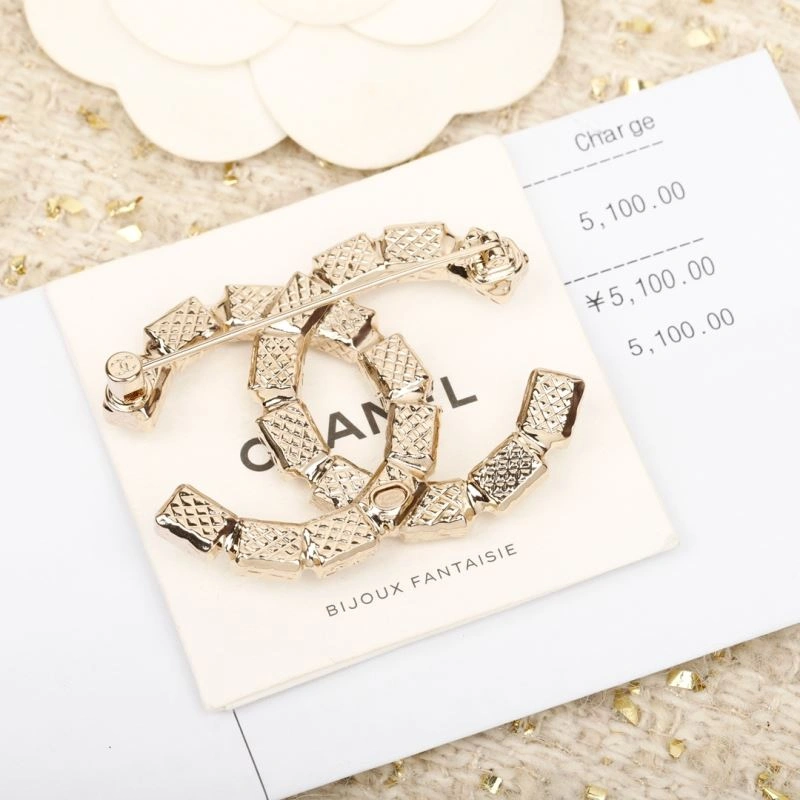 Versatile Chxnxl Brooches 292321