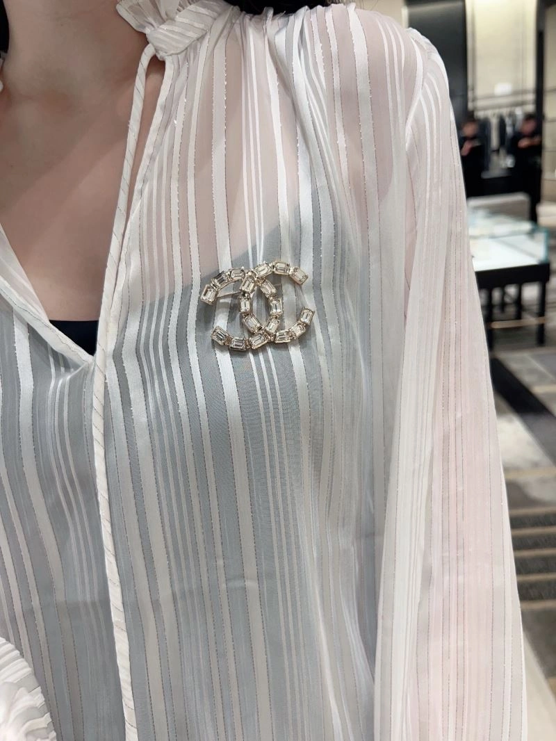 Versatile Chxnxl Brooches 292321