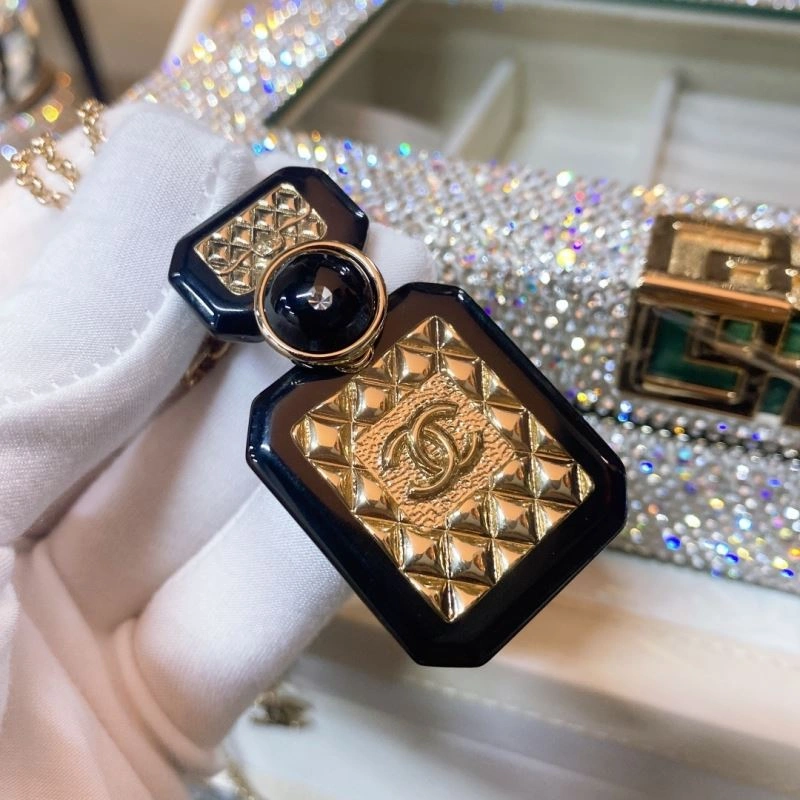 DailyWear Chxnxl Brooches 292320
