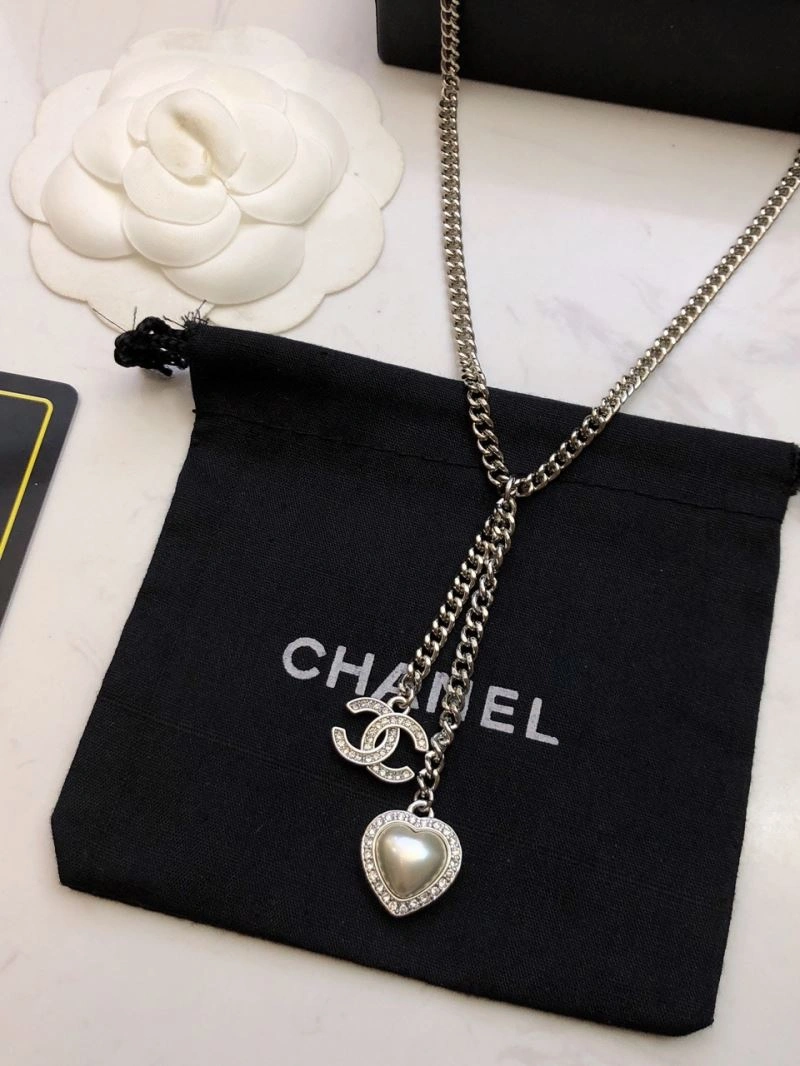EyeCatching Chxnxl Brooches 292319