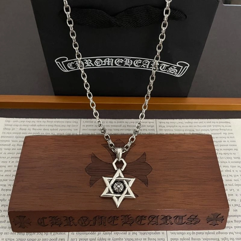 Stylish Chrxmx Hxxrts Necklaces 300511