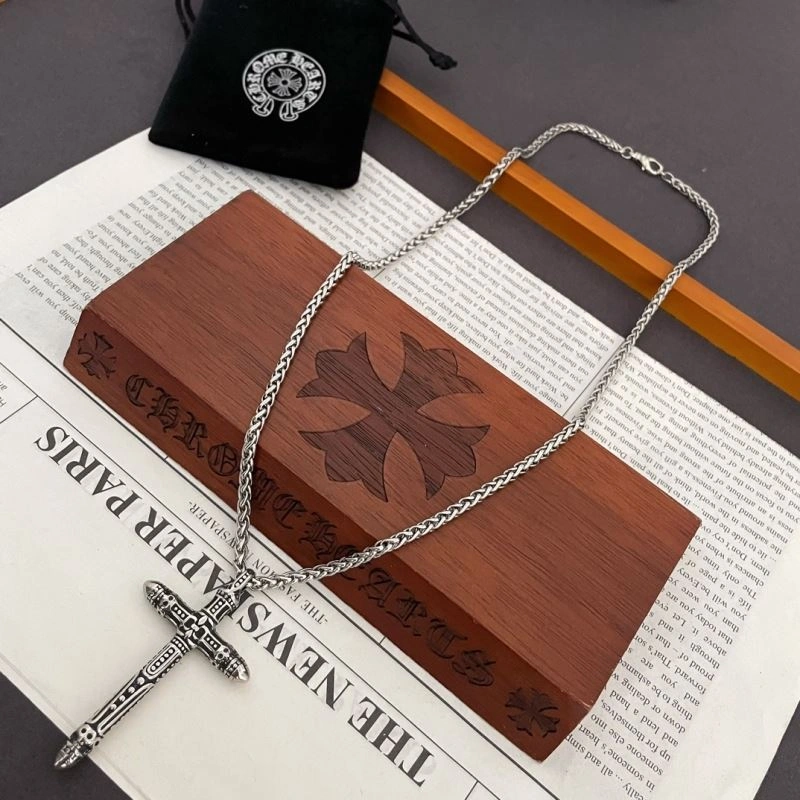 GoAnywhere Chrxmx Hxxrts Necklaces 300513