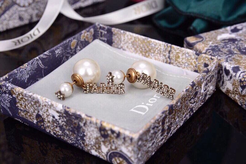 Christian Dxxr Earrings Fashionable 295231