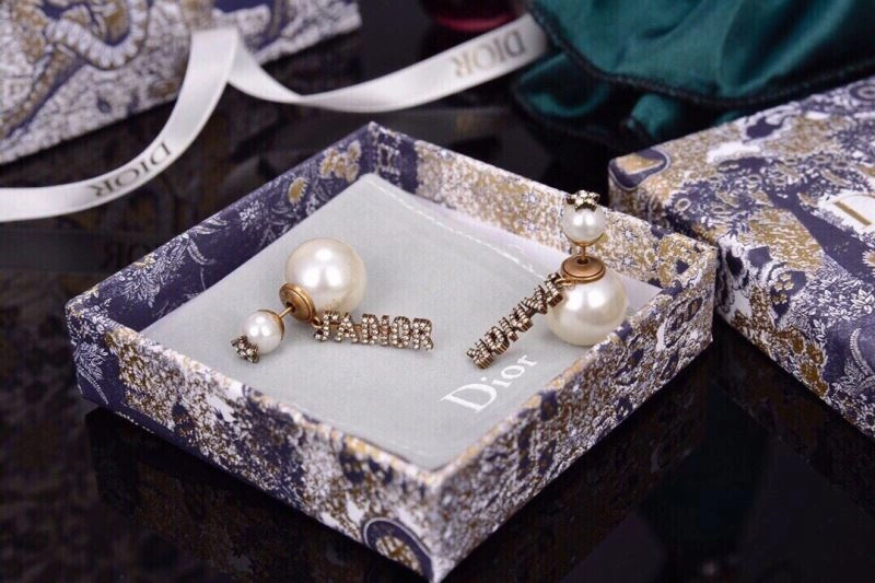 Christian Dxxr Earrings Fashionable 295231