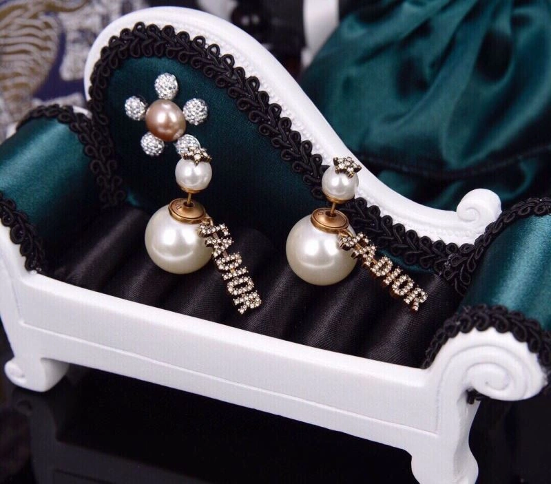 Christian Dxxr Earrings Fashionable 295231