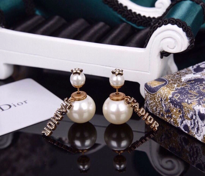 Christian Dxxr Earrings Fashionable 295231