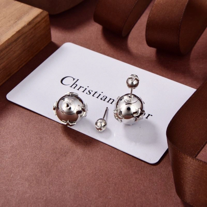 Christian Dxxr Earrings Classic 295236