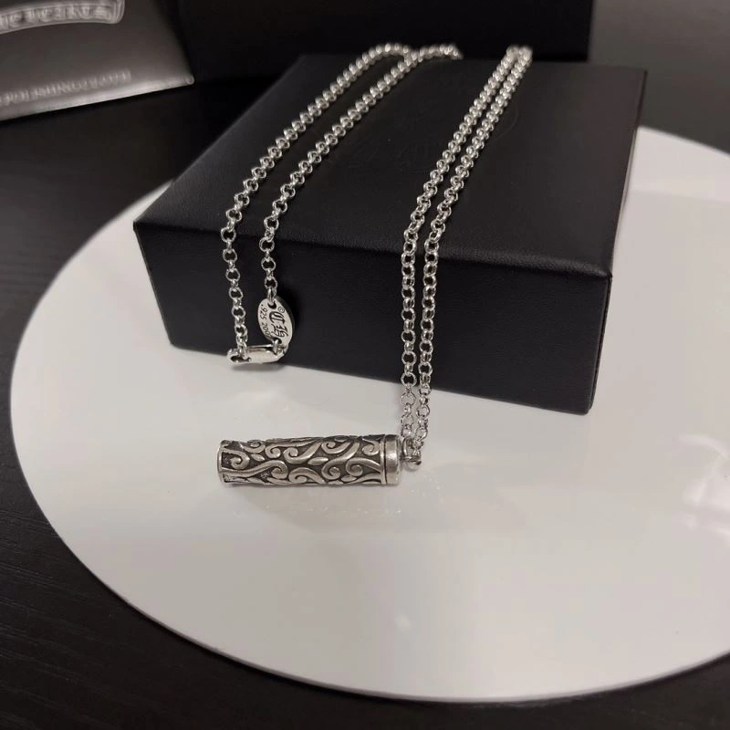 Lightweight Chrxmx Hxxrts Necklaces 300504