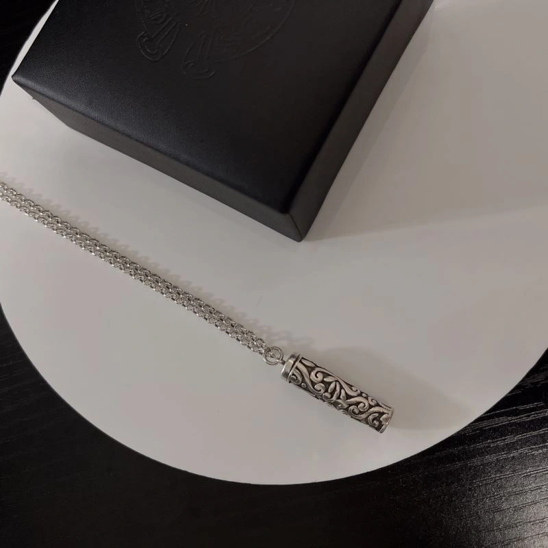 Lightweight Chrxmx Hxxrts Necklaces 300504
