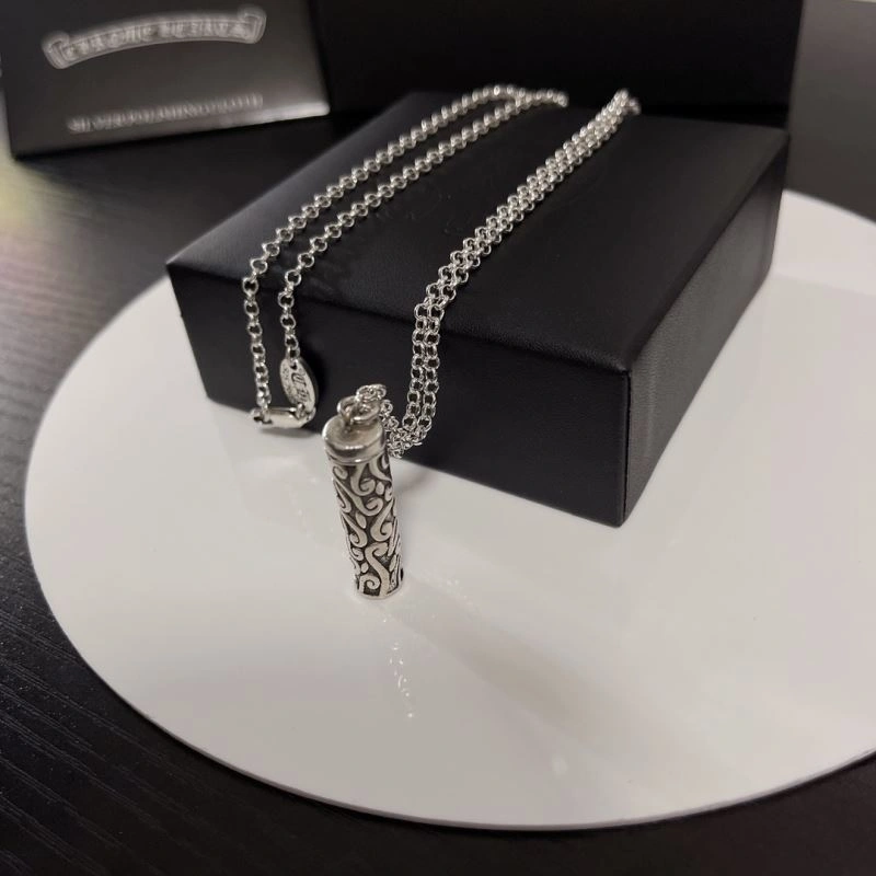 Lightweight Chrxmx Hxxrts Necklaces 300504