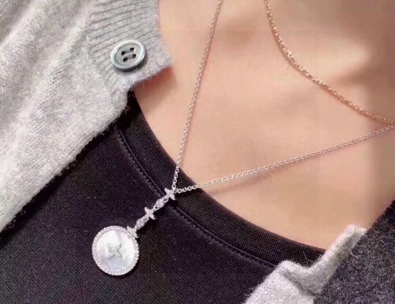 Comfortable Axm Necklaces 282067