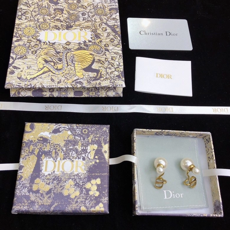 HighQuality Christian Dxxr Earrings 295215