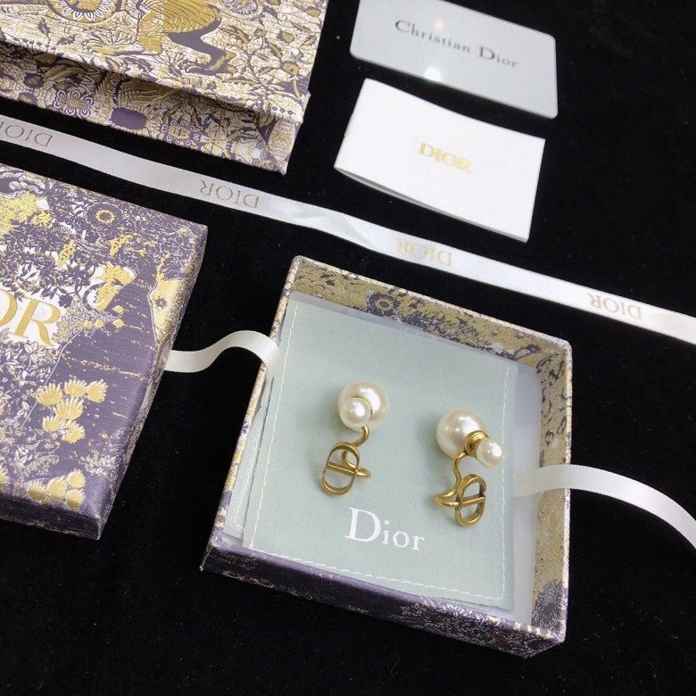 HighQuality Christian Dxxr Earrings 295215