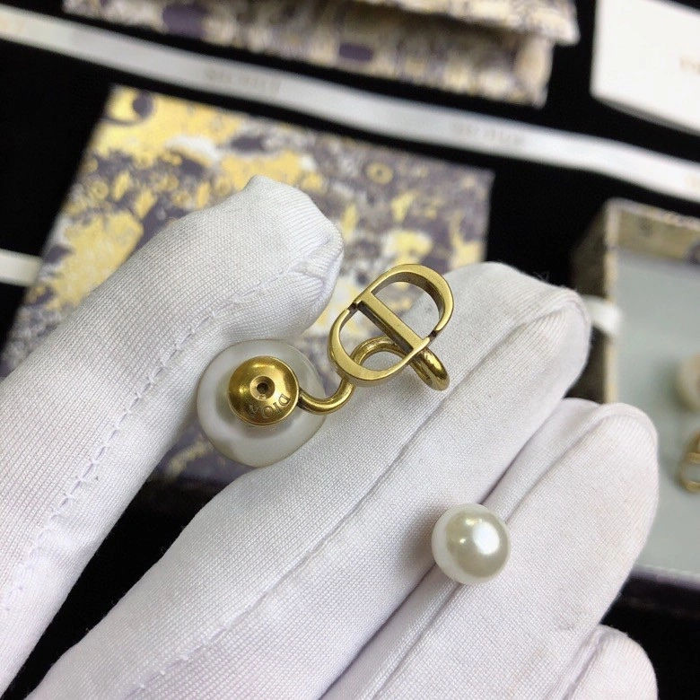 HighQuality Christian Dxxr Earrings 295215
