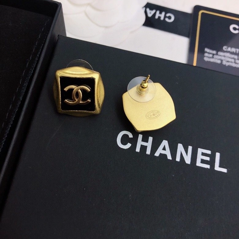Elegant Chxnxl Earrings 284067