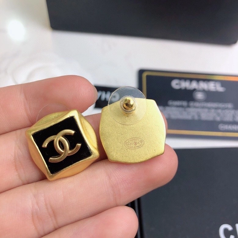 Elegant Chxnxl Earrings 284067