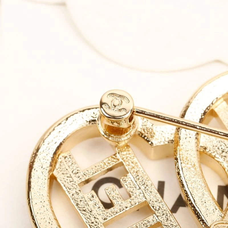 Cozy Chxnxl Brooches 292263