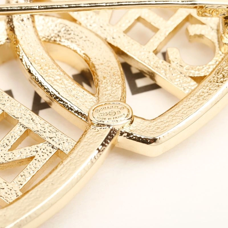 Cozy Chxnxl Brooches 292263