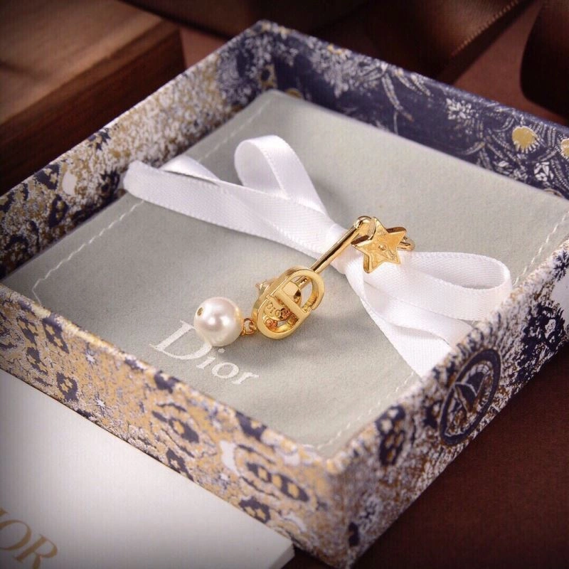 Christian Dxxr Earrings Fashionable 295201