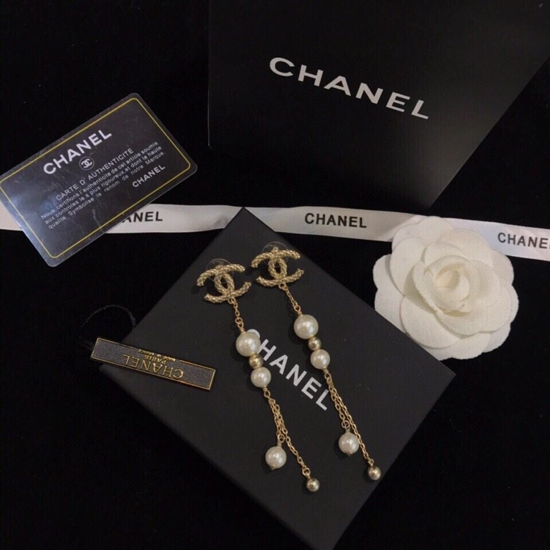 Stylish Chxnxl Earrings 290902