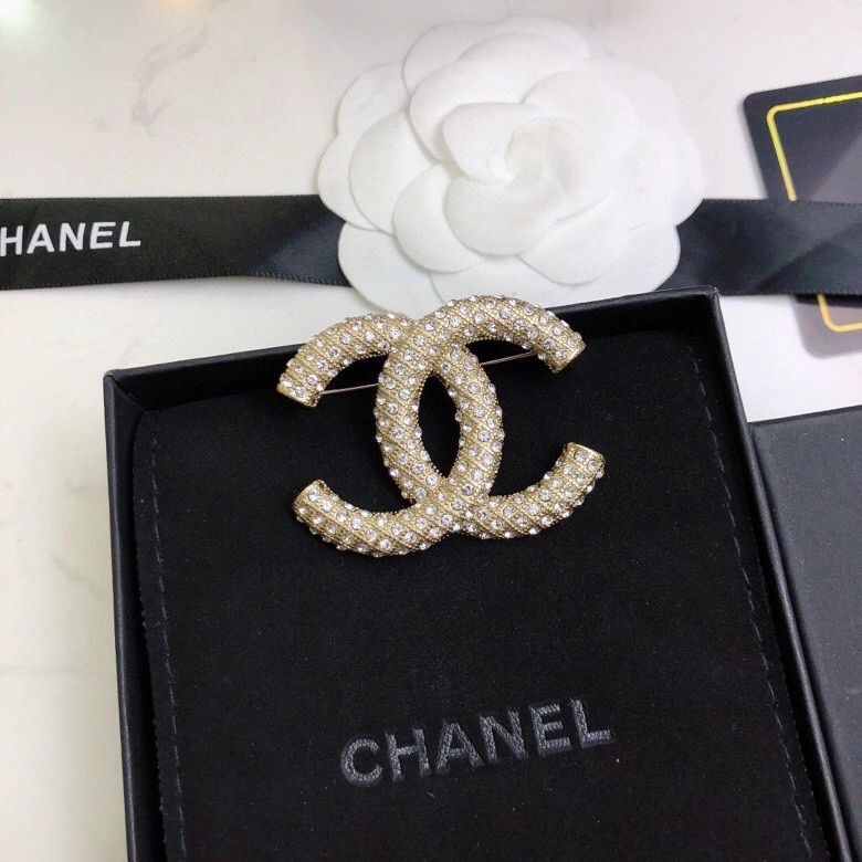WellDesigned Chxnxl Brooches 292250