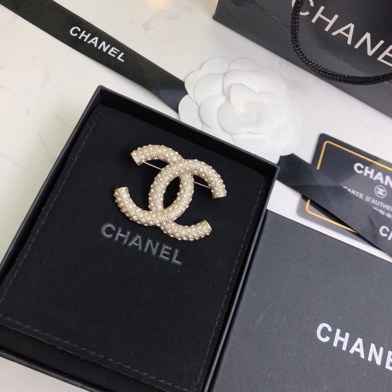 WellDesigned Chxnxl Brooches 292250