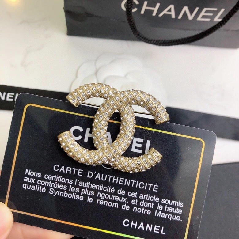 WellDesigned Chxnxl Brooches 292250