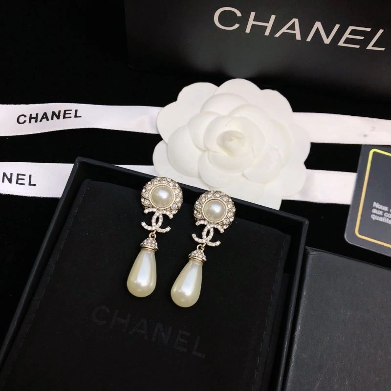 Resilient Chxnxl Brooches 292233