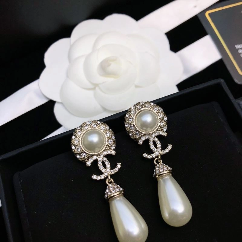 Resilient Chxnxl Brooches 292233