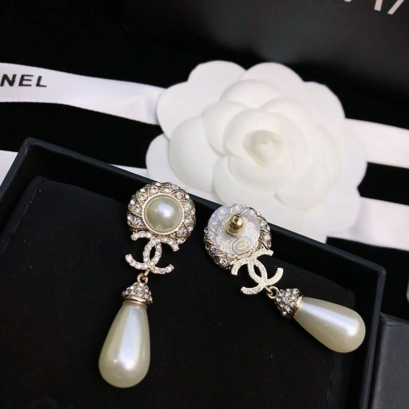 Resilient Chxnxl Brooches 292233