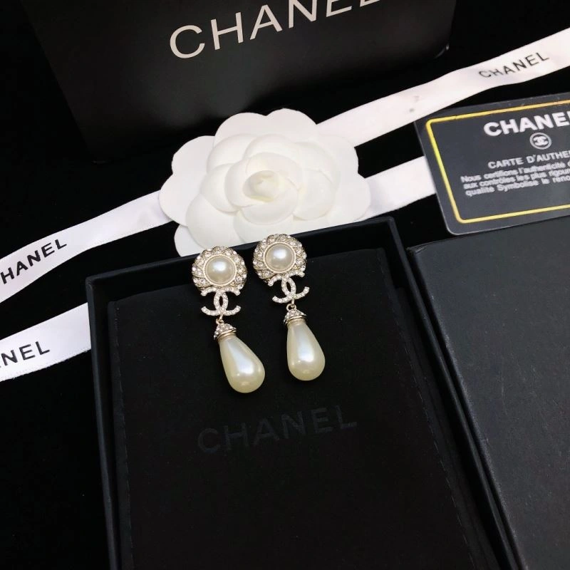 Resilient Chxnxl Brooches 292233