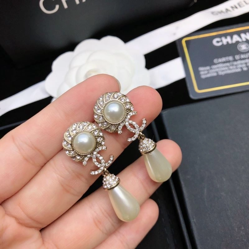 Resilient Chxnxl Brooches 292233
