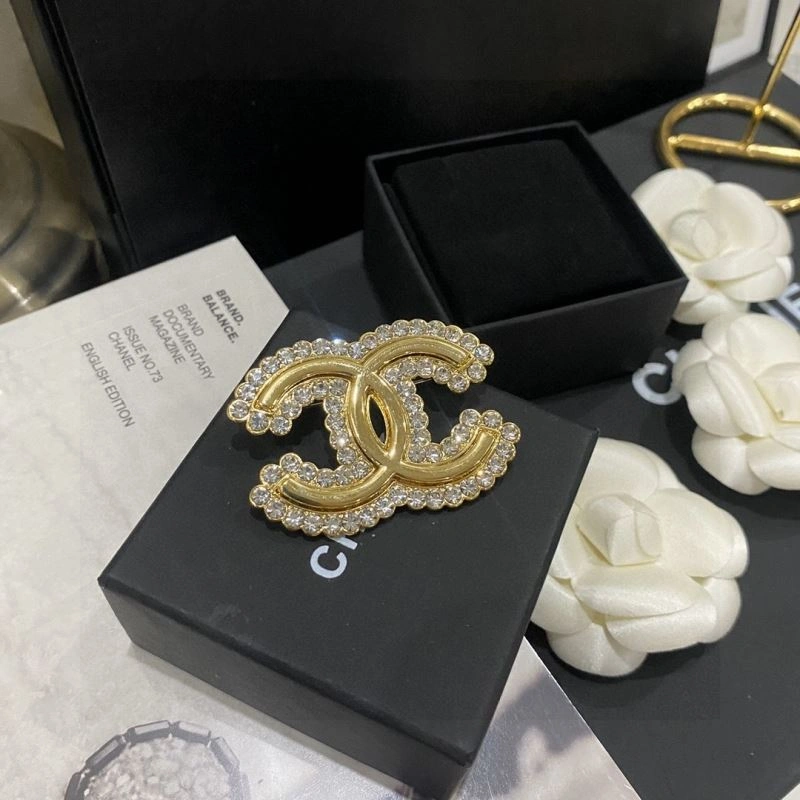 EyeCatching Chxnxl Brooches 292234