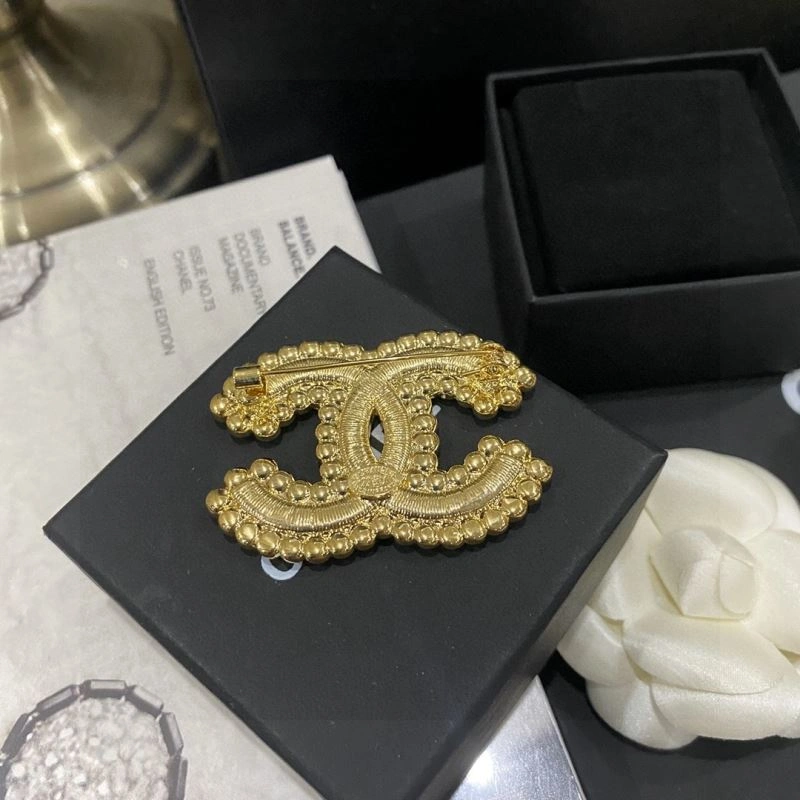 EyeCatching Chxnxl Brooches 292234